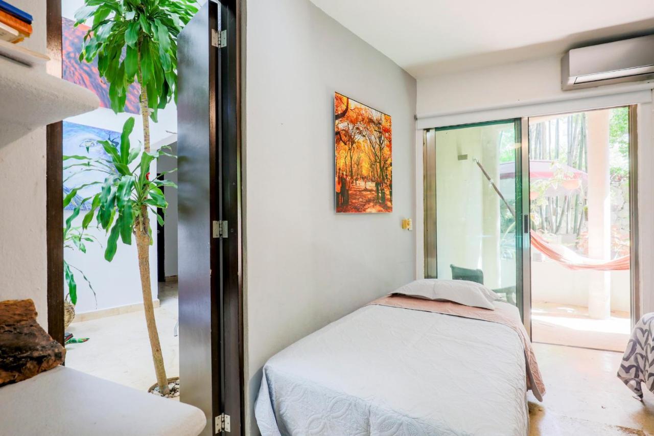Guest House La Aldea Holistic Experience Канкун Экстерьер фото